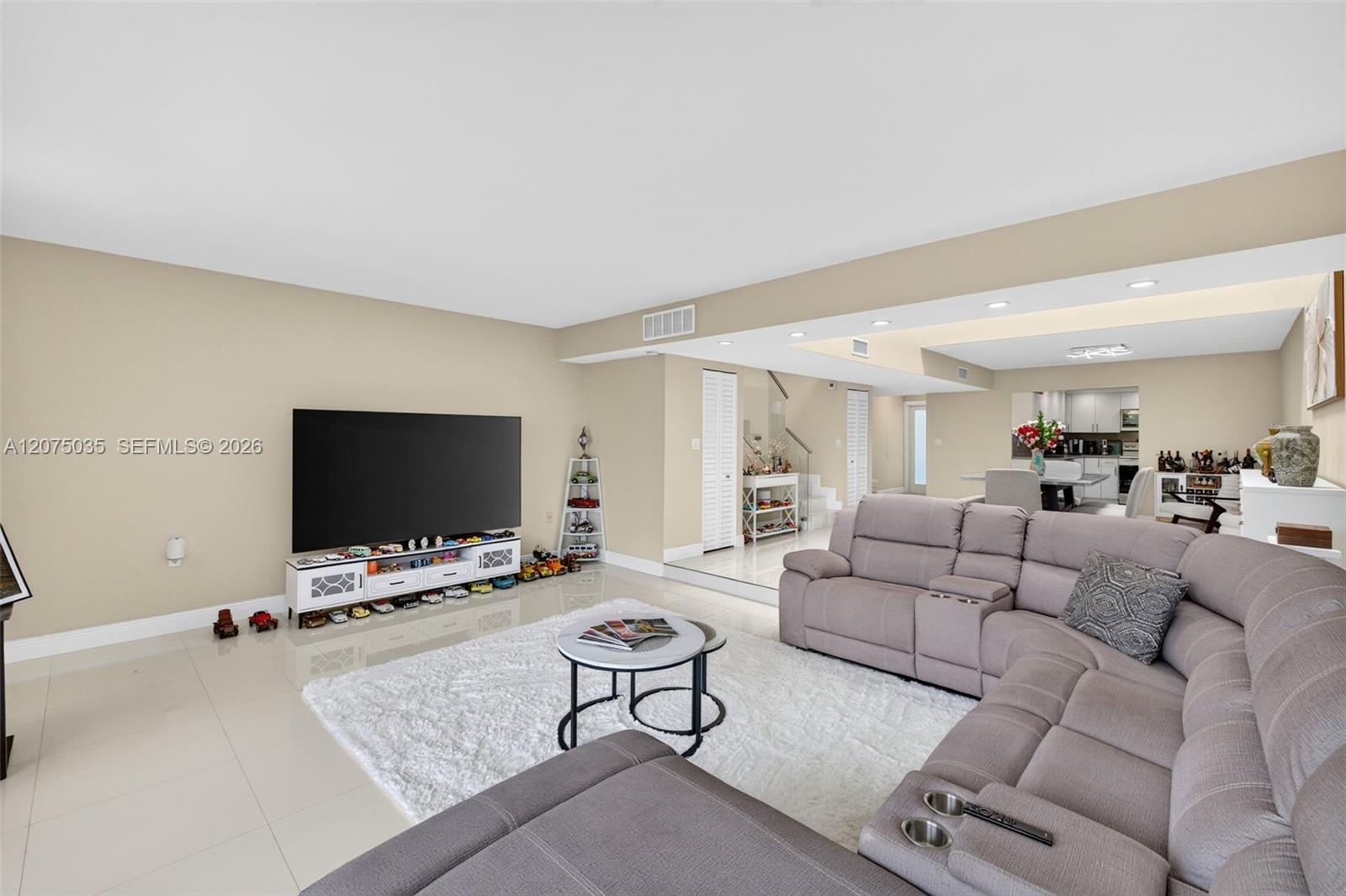 203 Poinciana Dr # 103