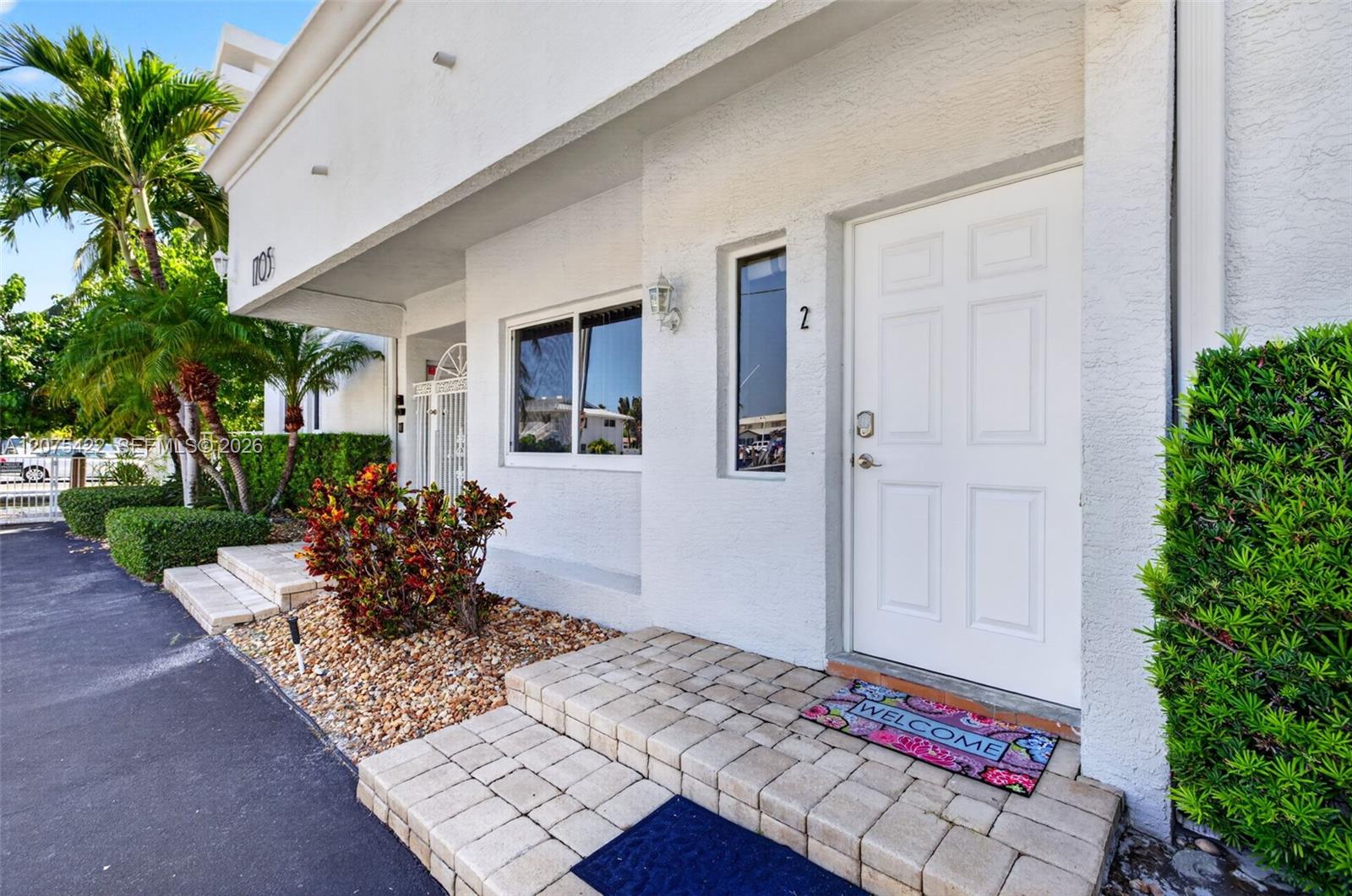 1705 N Riverside Dr # 2