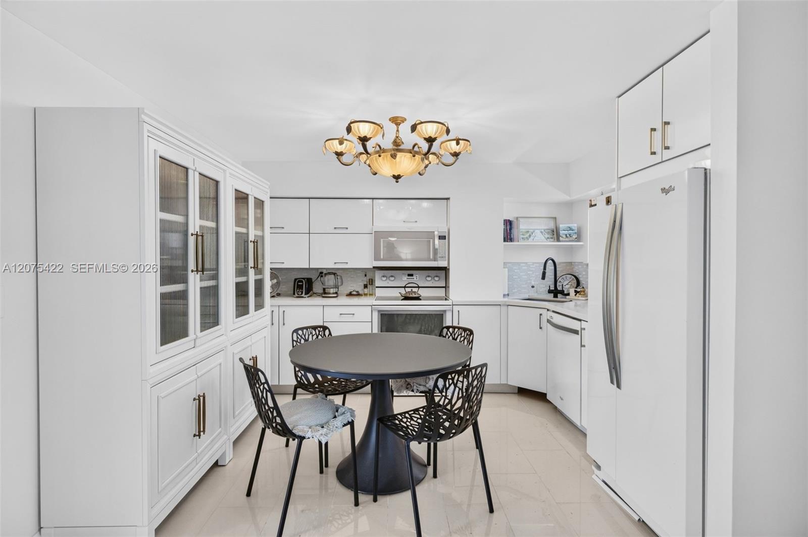 1705 N Riverside Dr # 2