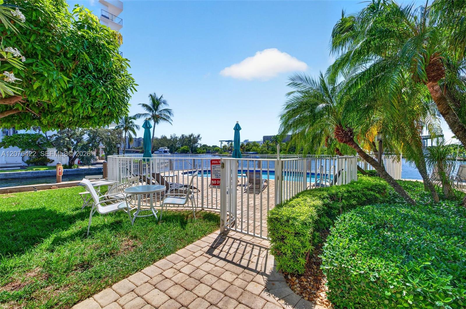 1705 N Riverside Dr # 2