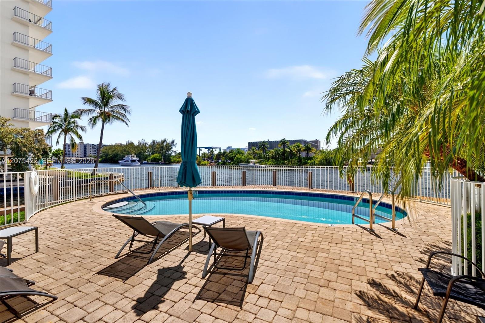 1705 N Riverside Dr # 2