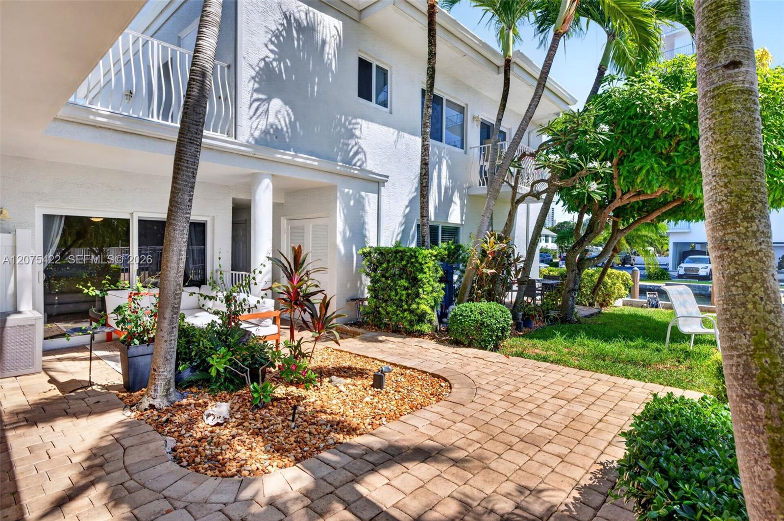 1705 N Riverside Dr # 2