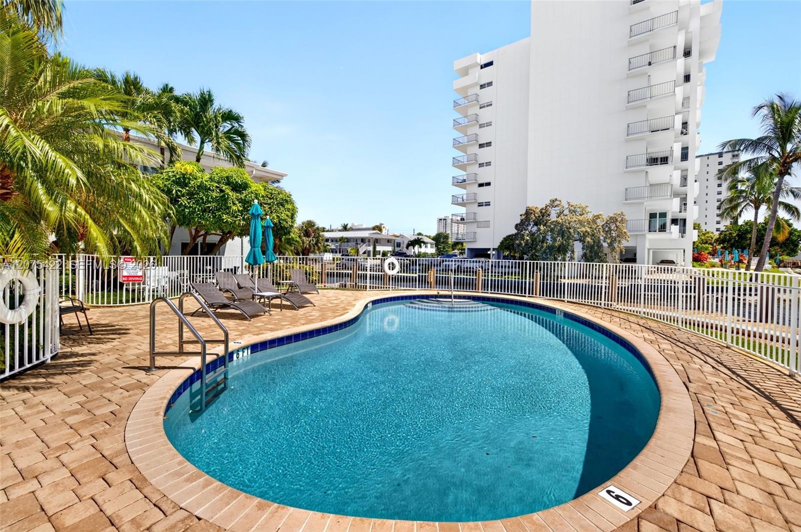 1705 N Riverside Dr # 2
