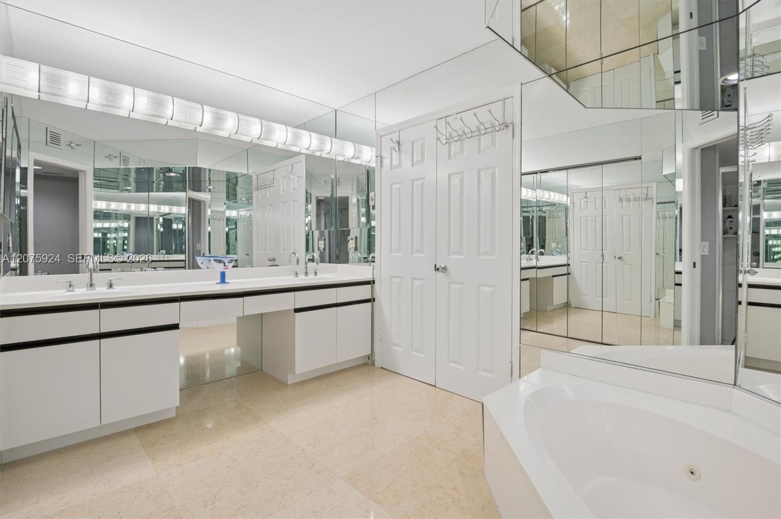 3500 Mystic Pointe Dr # 805