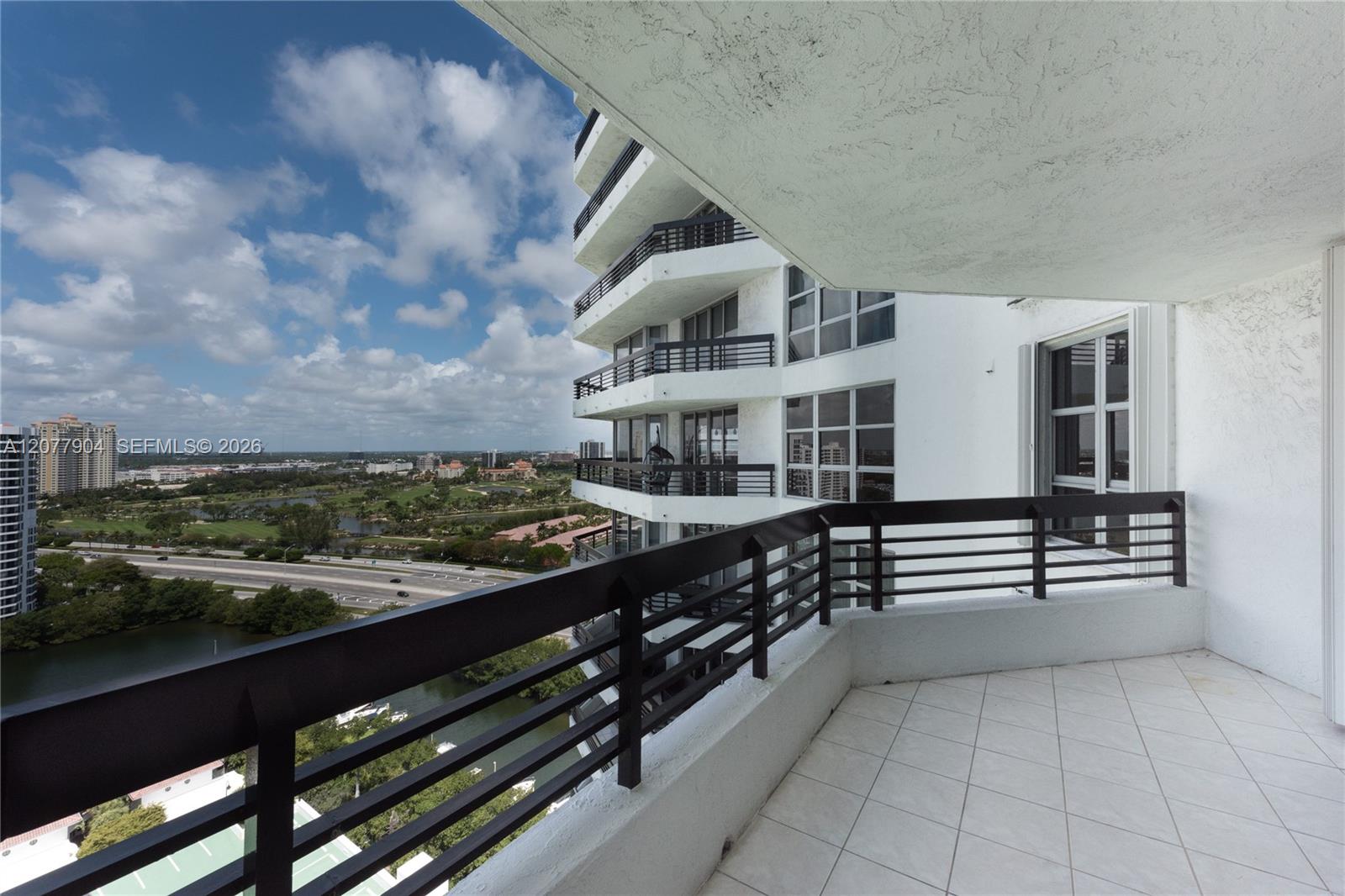 3500 MYSTIC POINTE DR # 2202
