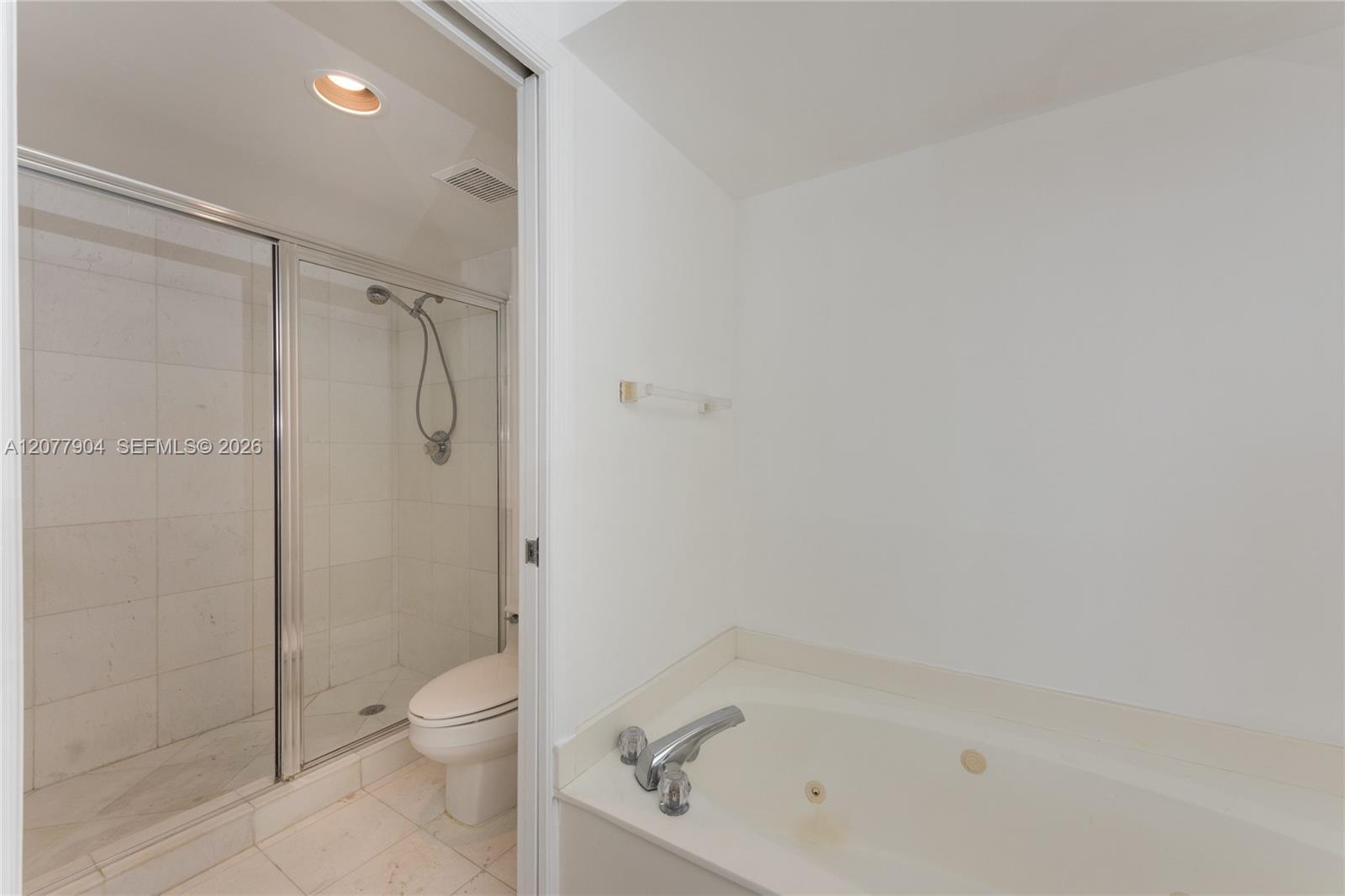 3500 MYSTIC POINTE DR # 2202