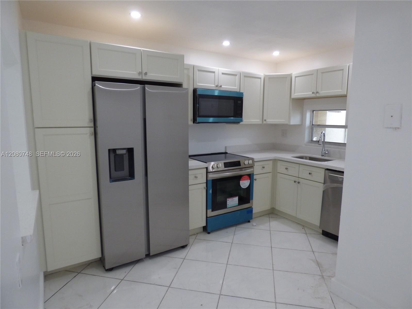361 S Hollybrook Dr # 302