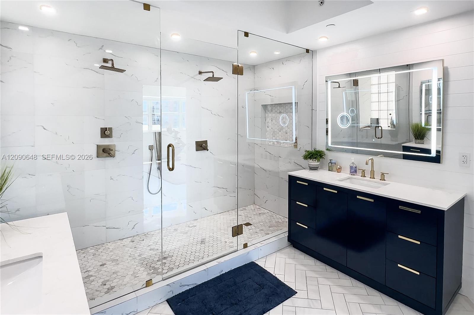 3330 NE 190th St Unit: UPH11