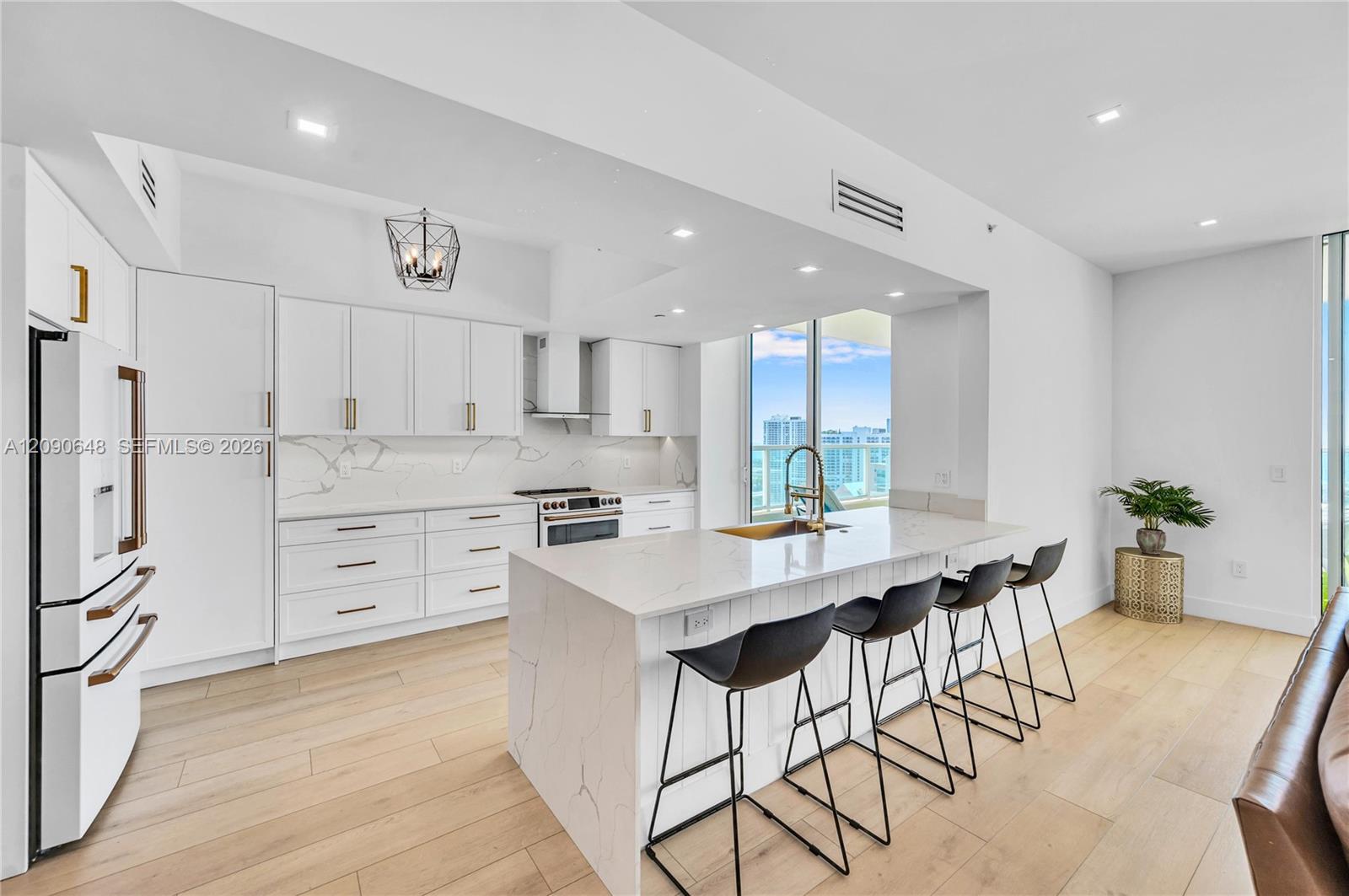 3330 NE 190th St Unit: UPH11