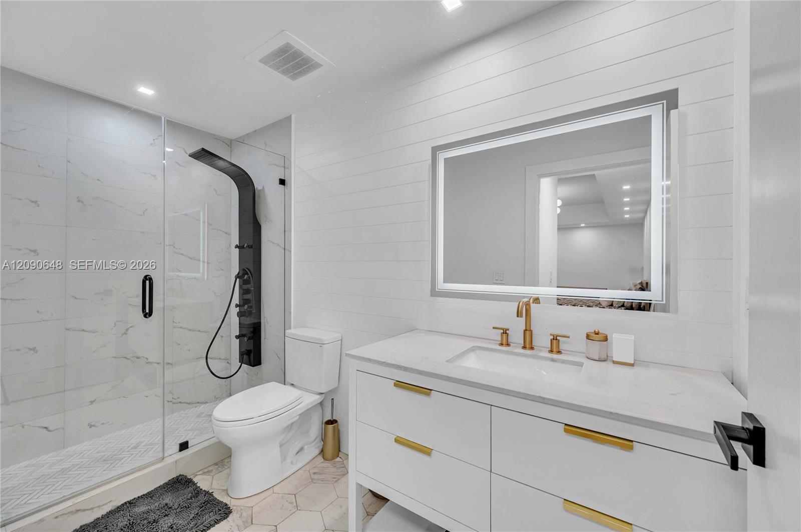 3330 NE 190th St Unit: UPH11