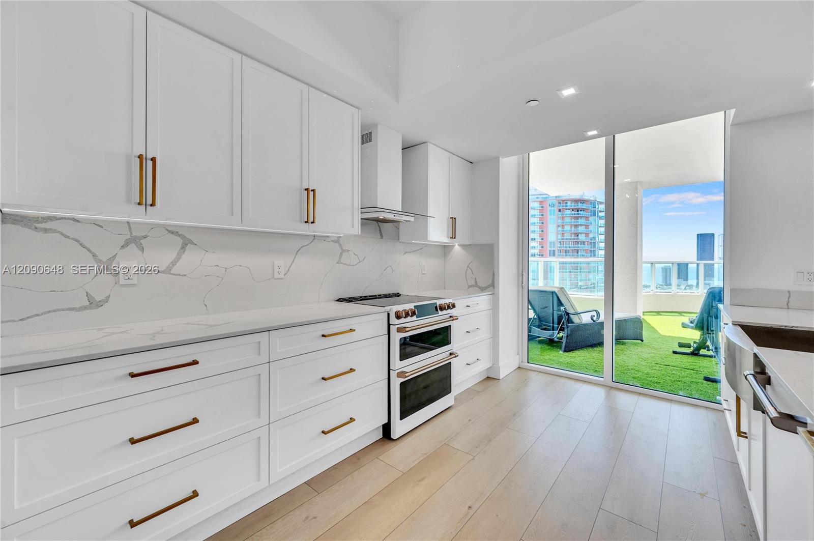 3330 NE 190th St Unit: UPH11