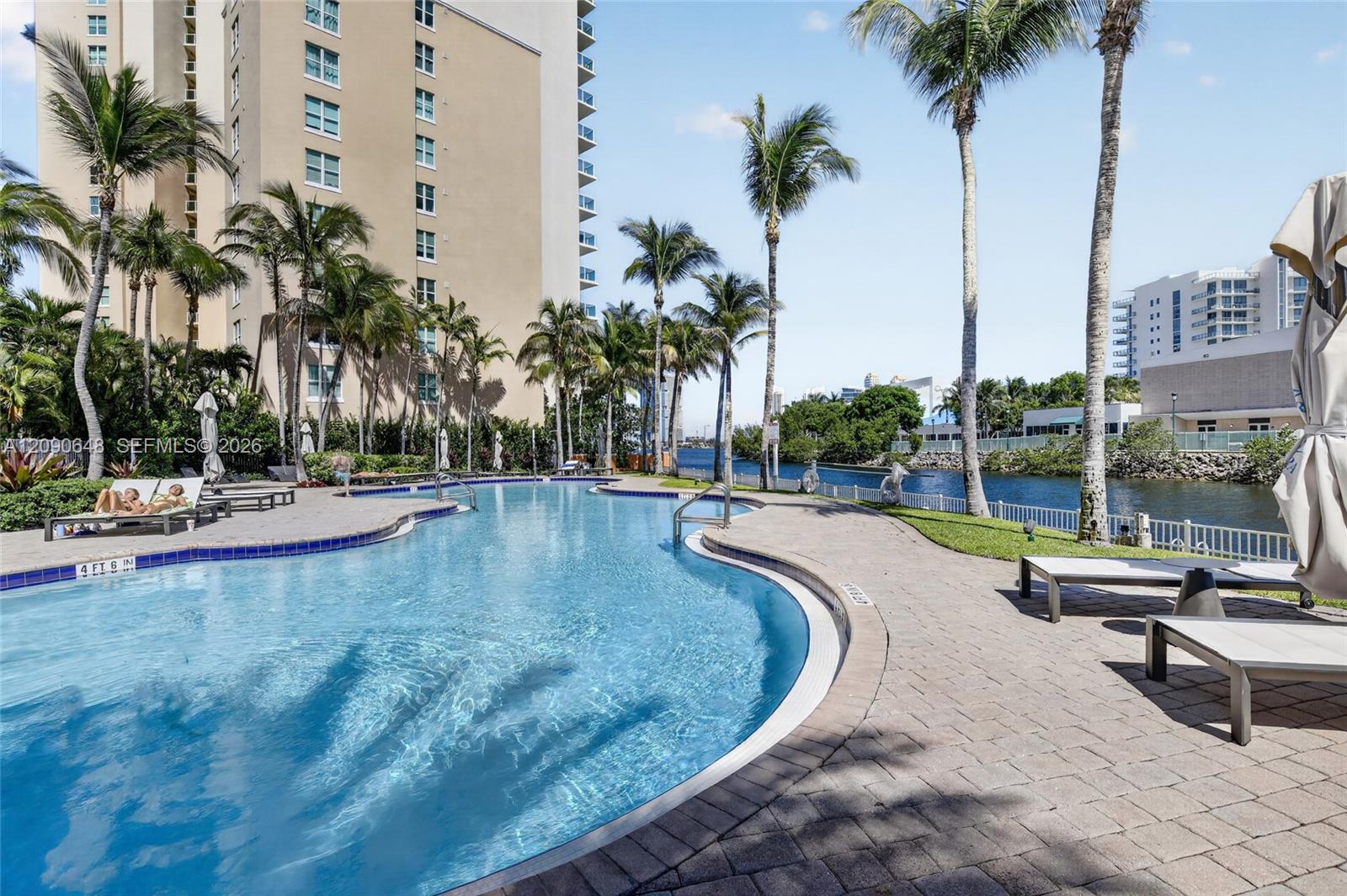 3330 NE 190th St Unit: UPH11