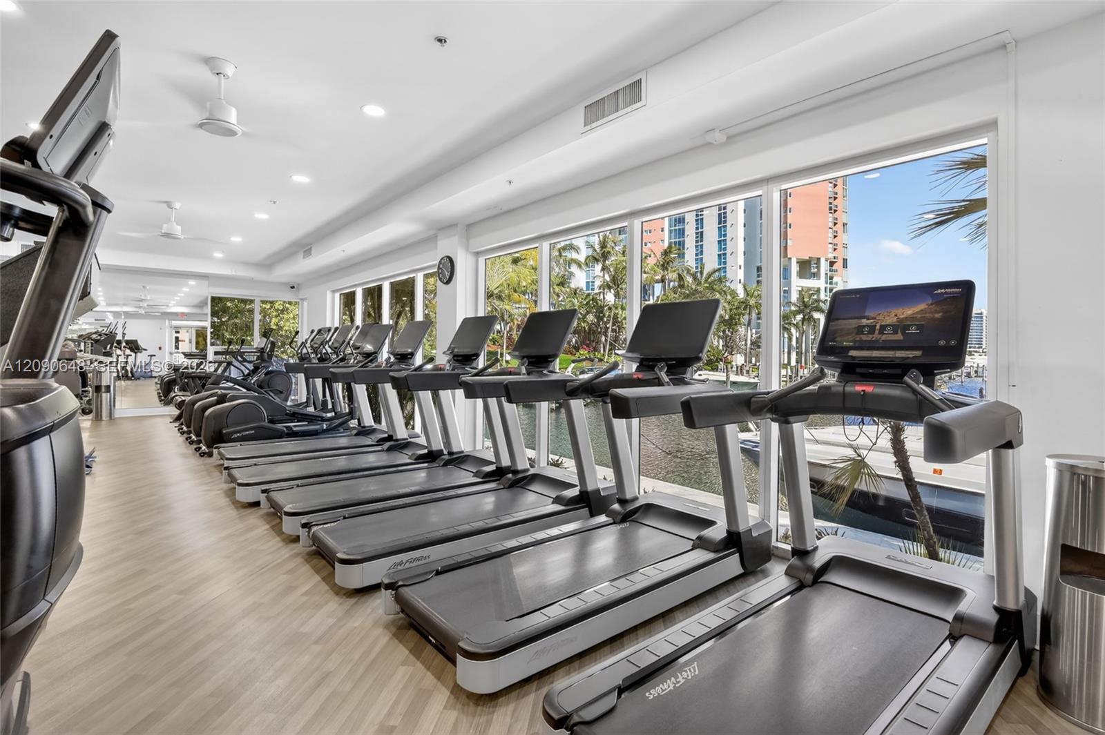 3330 NE 190th St Unit: UPH11