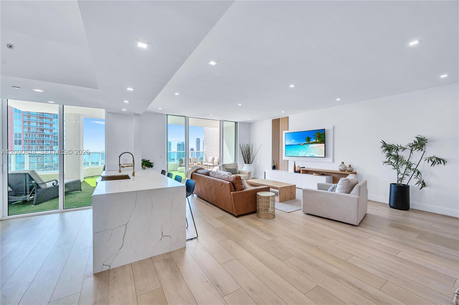 3330 NE 190th St Unit: UPH11