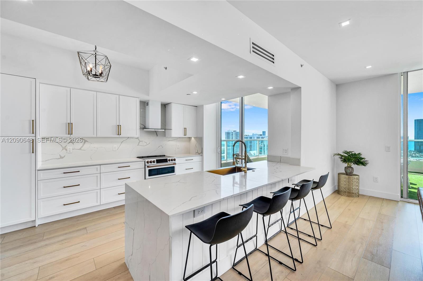 3330 NE 190th St Unit: UPH11