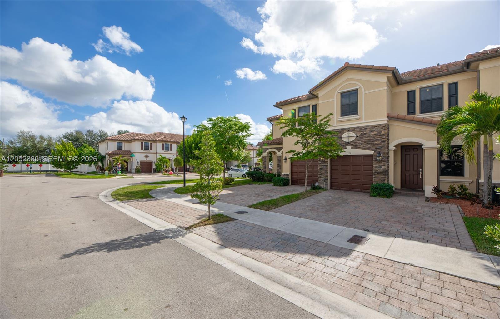 3316 W 91st Ter