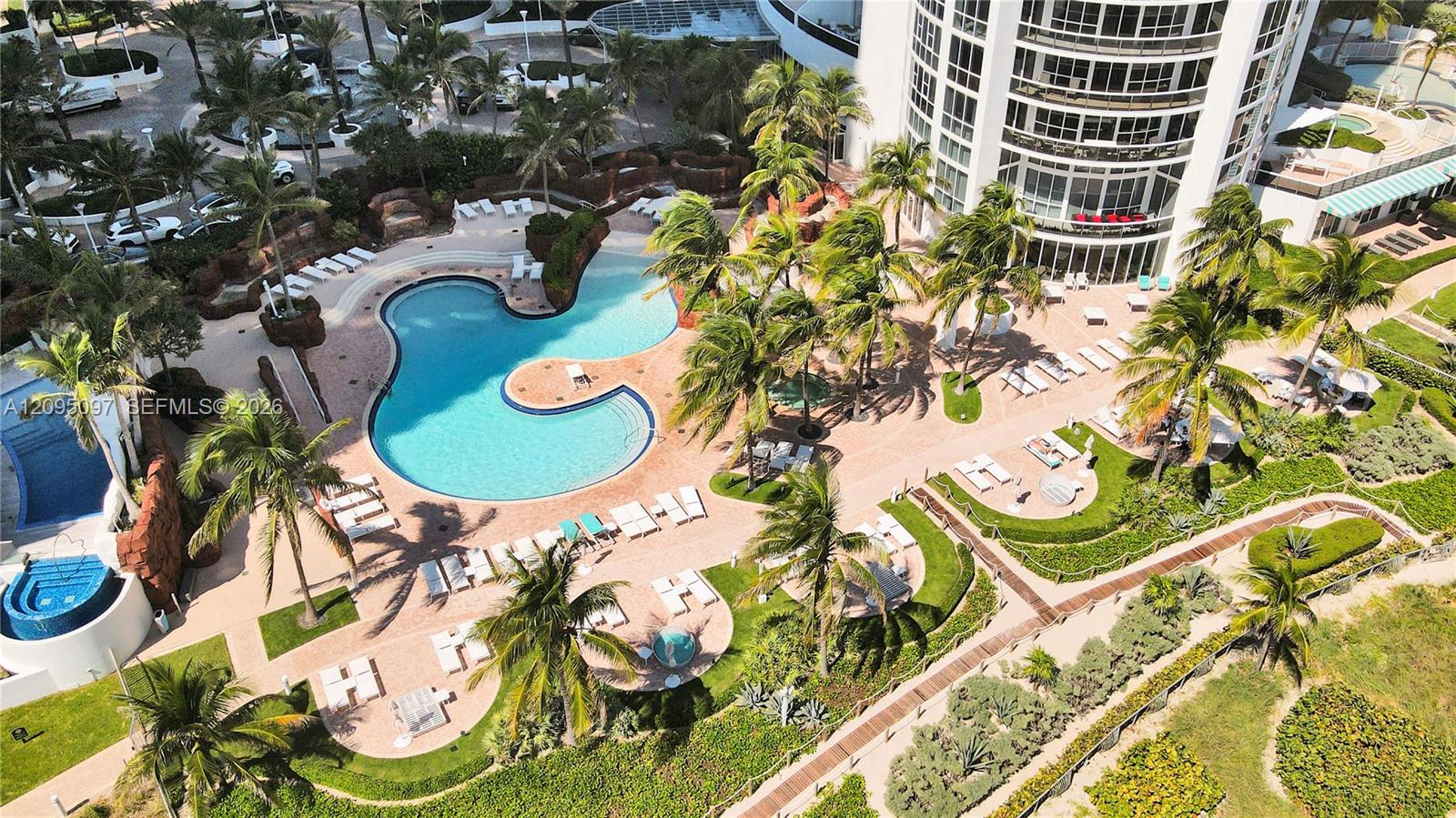 18201 Collins Ave # 1407