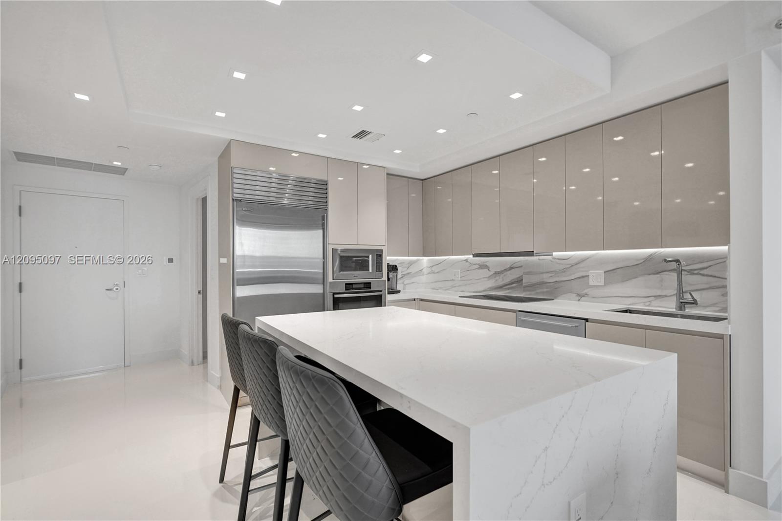 18201 Collins Ave # 1407
