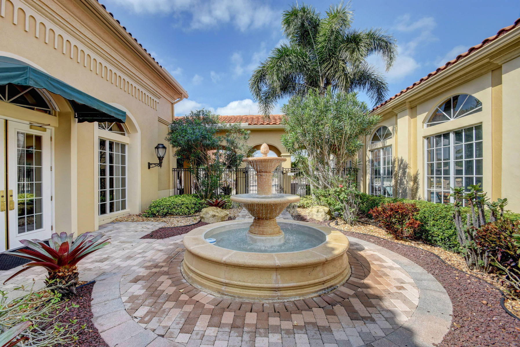 5256 Glenville Drive