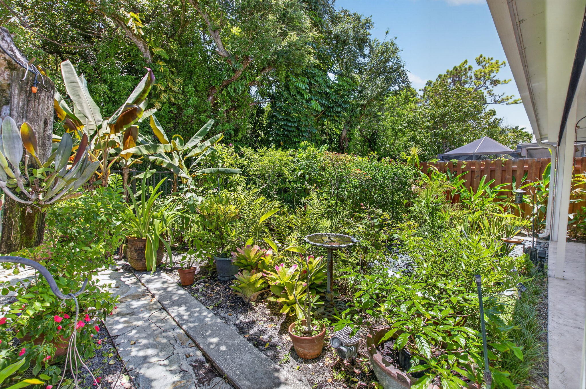 21692 Cromwell Circle