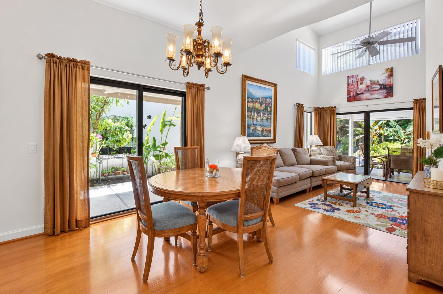 21692 Cromwell Circle
