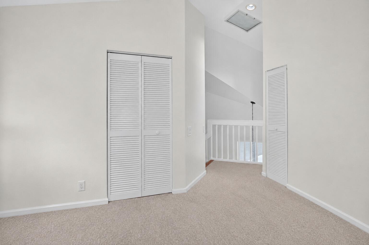 21692 Cromwell Circle