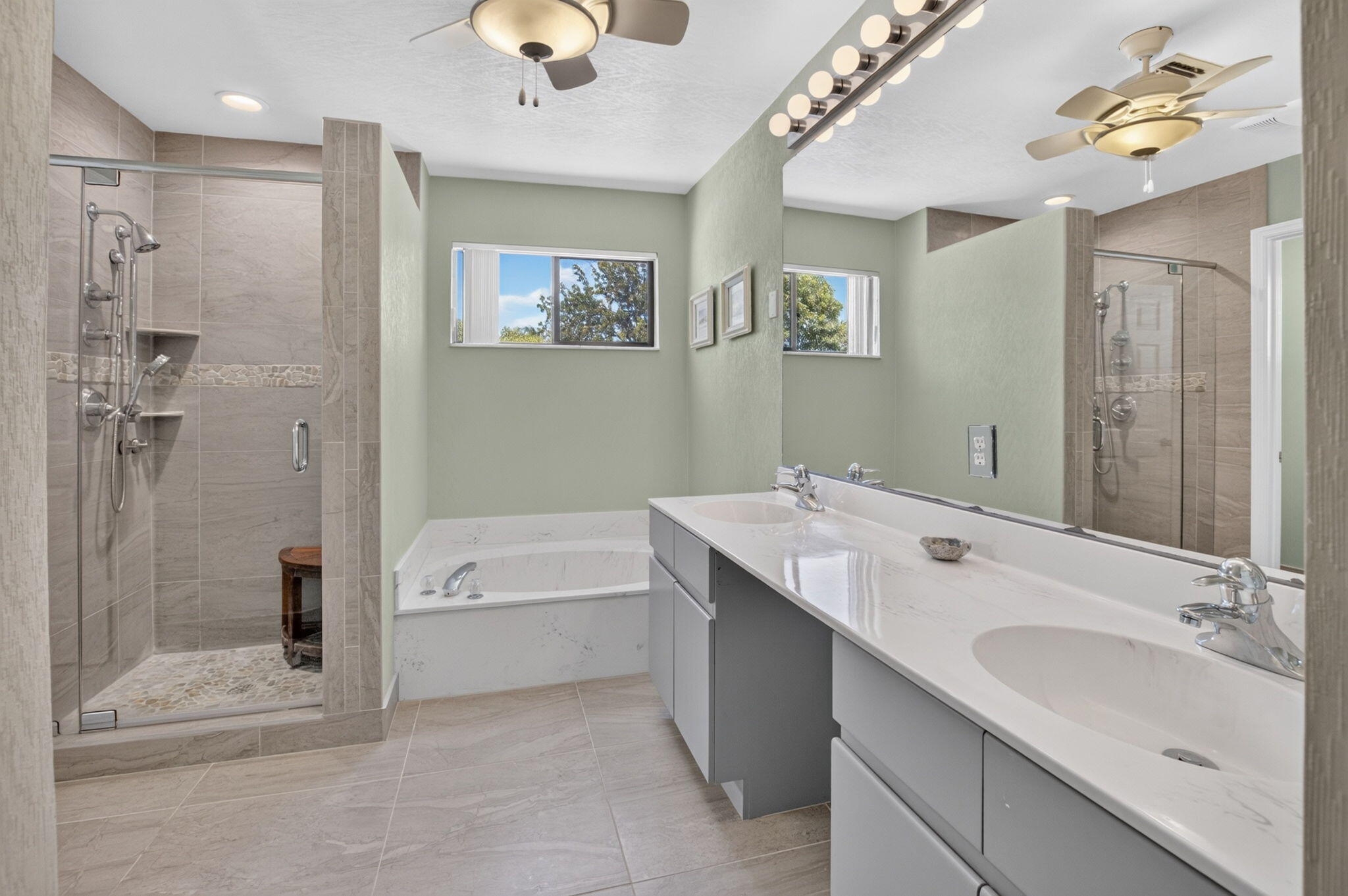 21692 Cromwell Circle