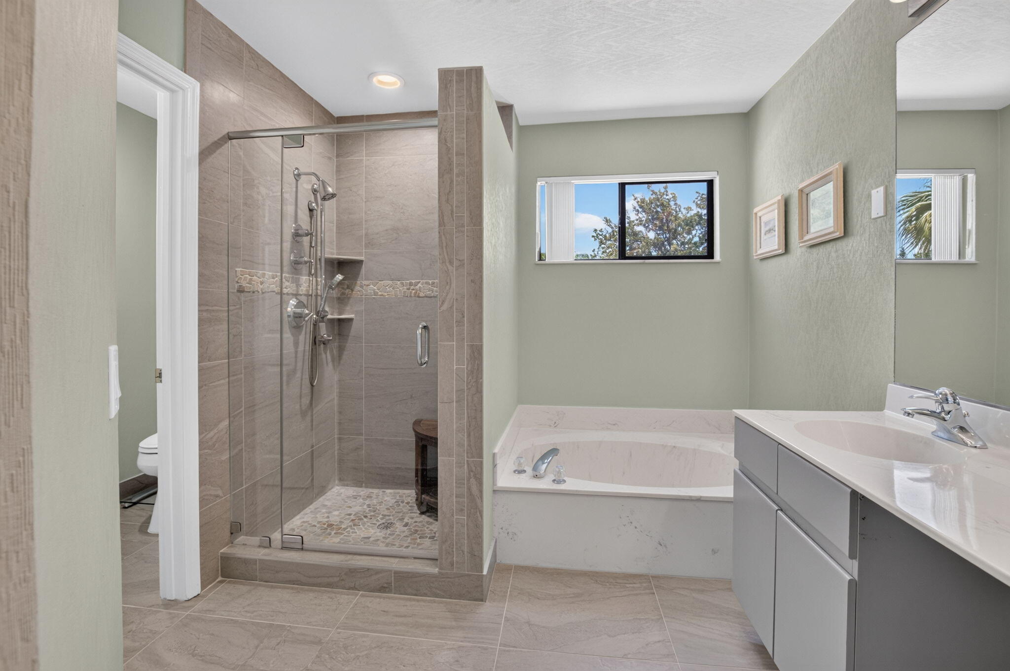 21692 Cromwell Circle