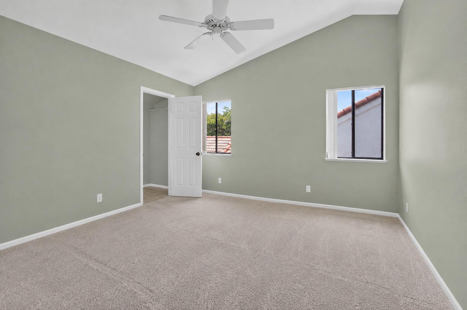 21692 Cromwell Circle