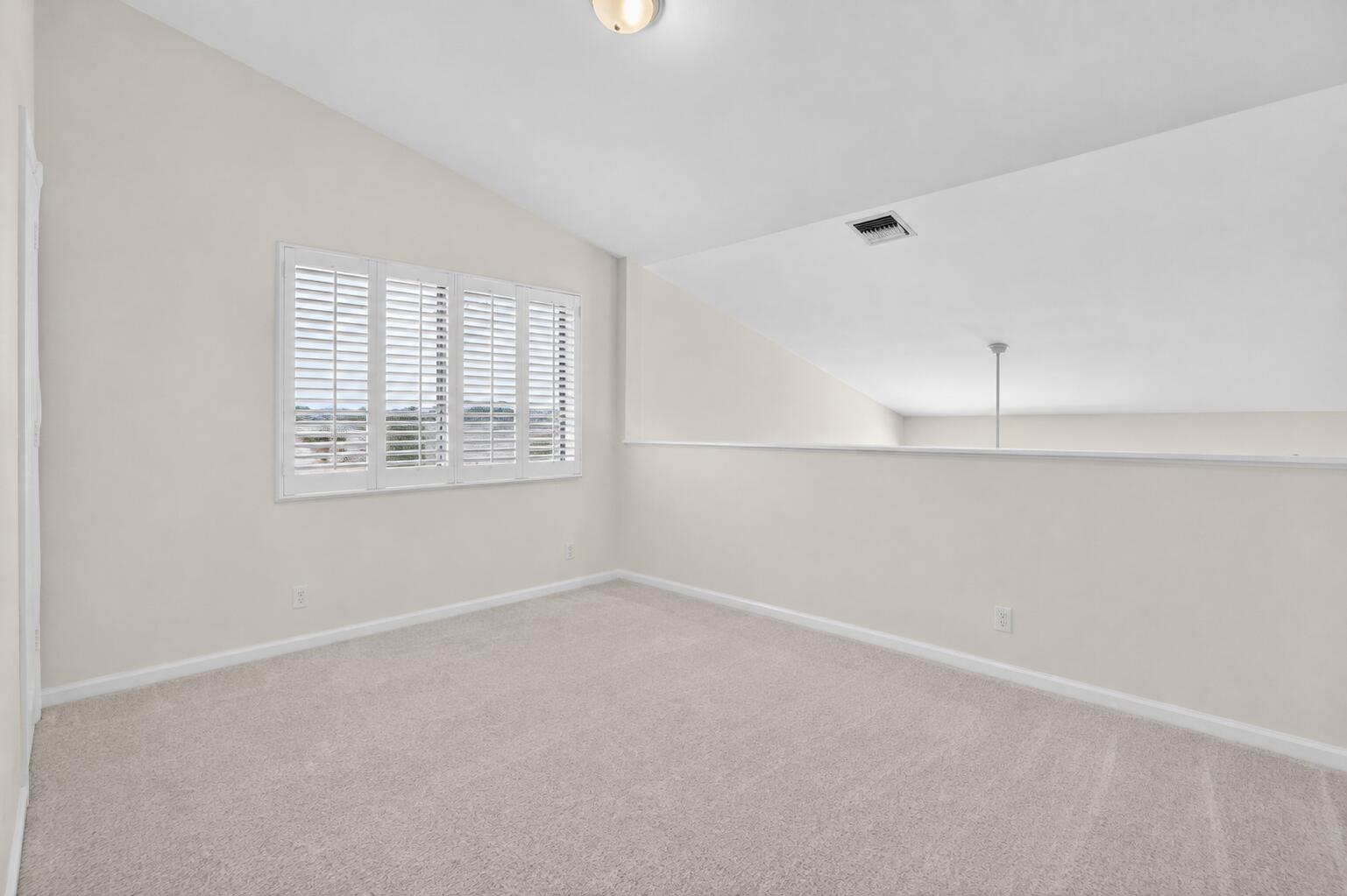 21692 Cromwell Circle