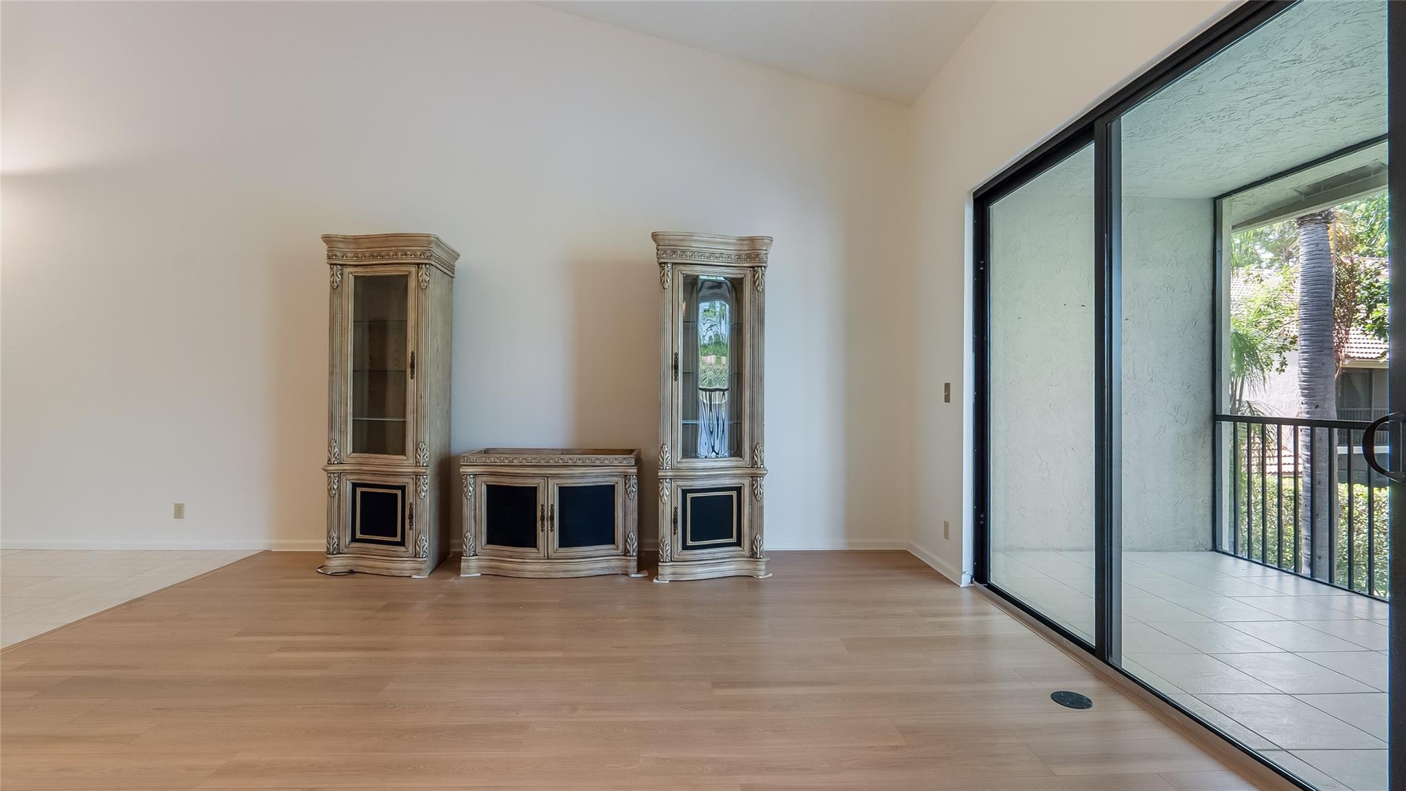 5801 Coach House Cir F