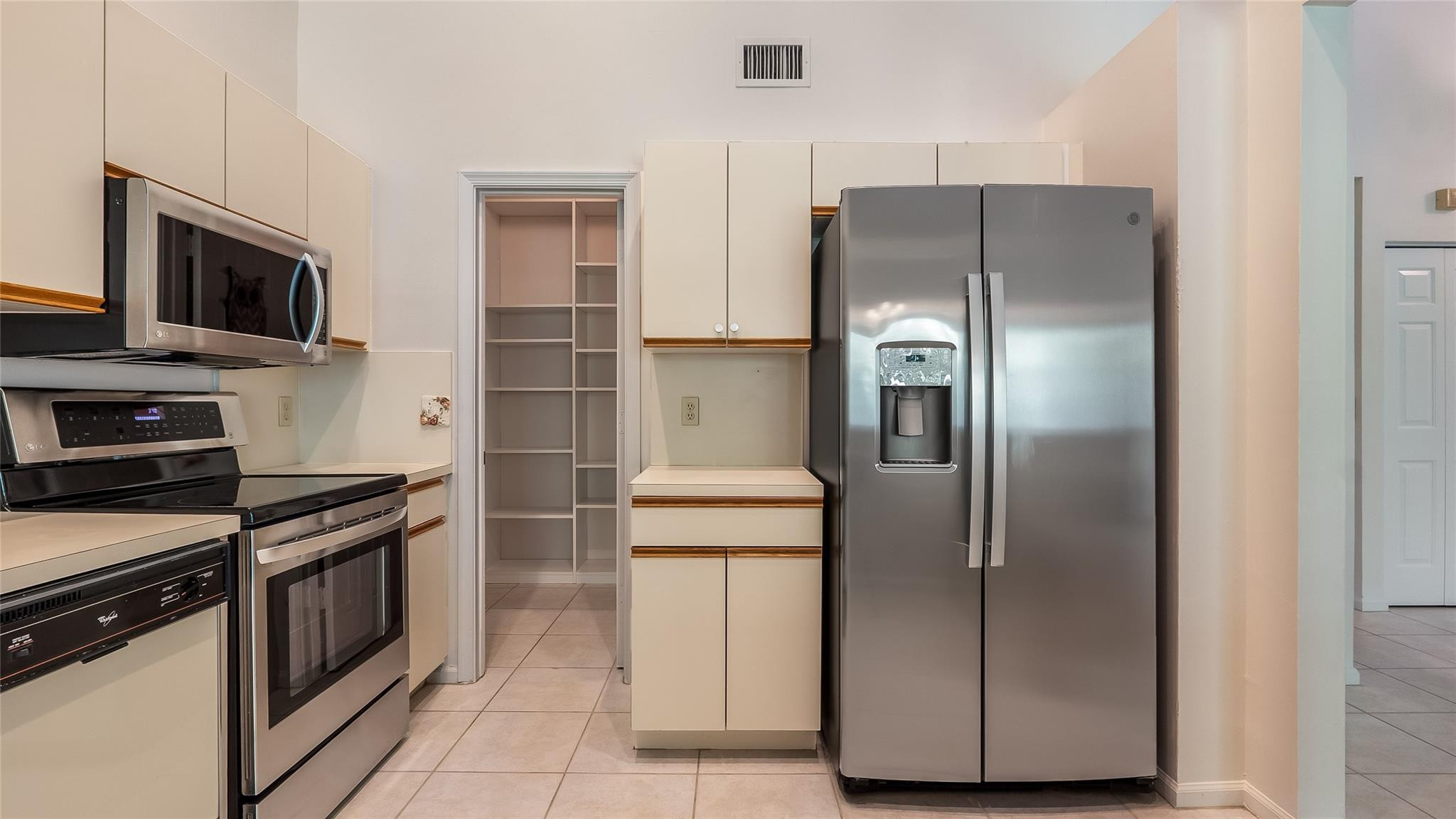 5801 Coach House Cir F