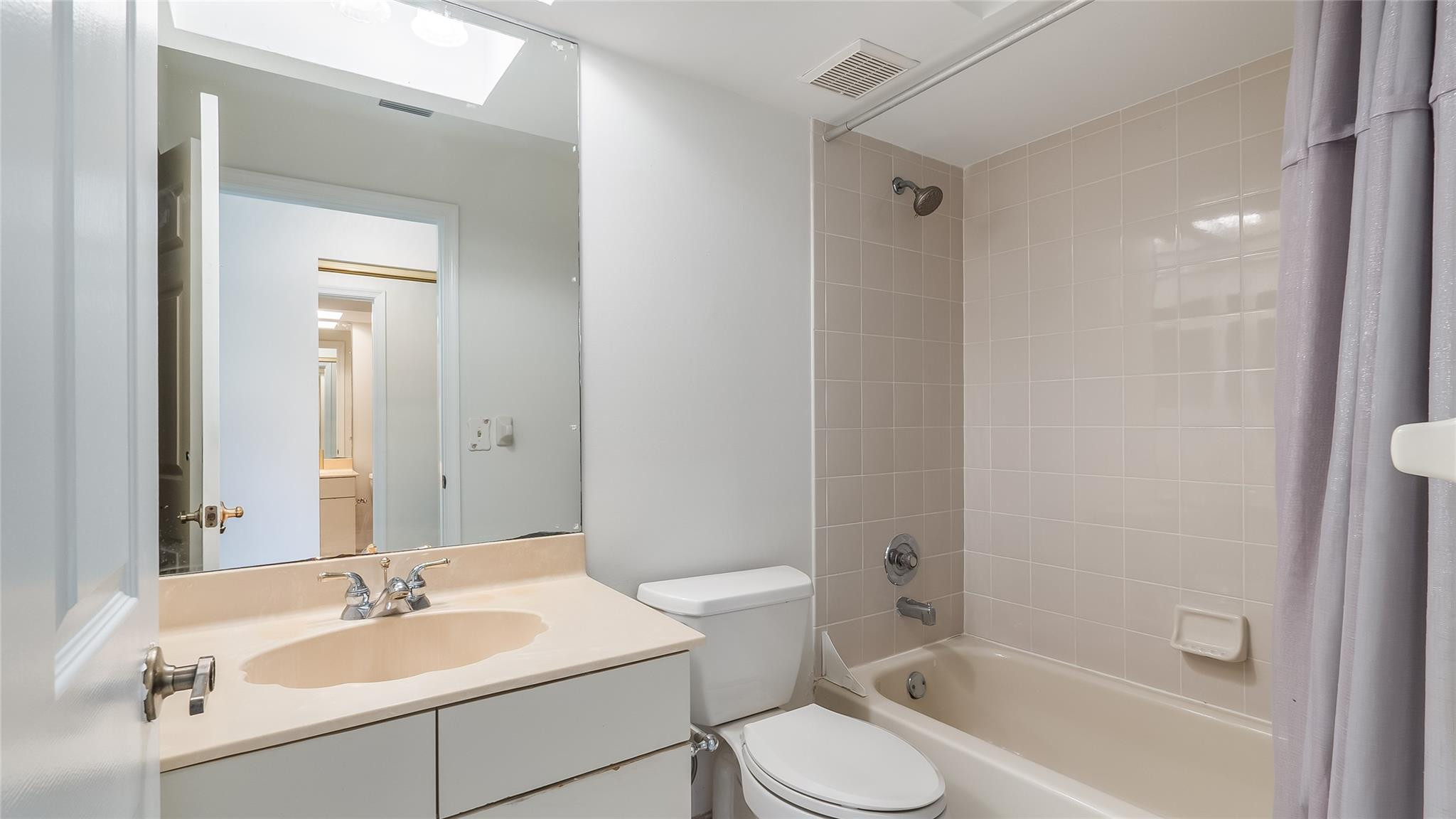 5801 Coach House Cir F