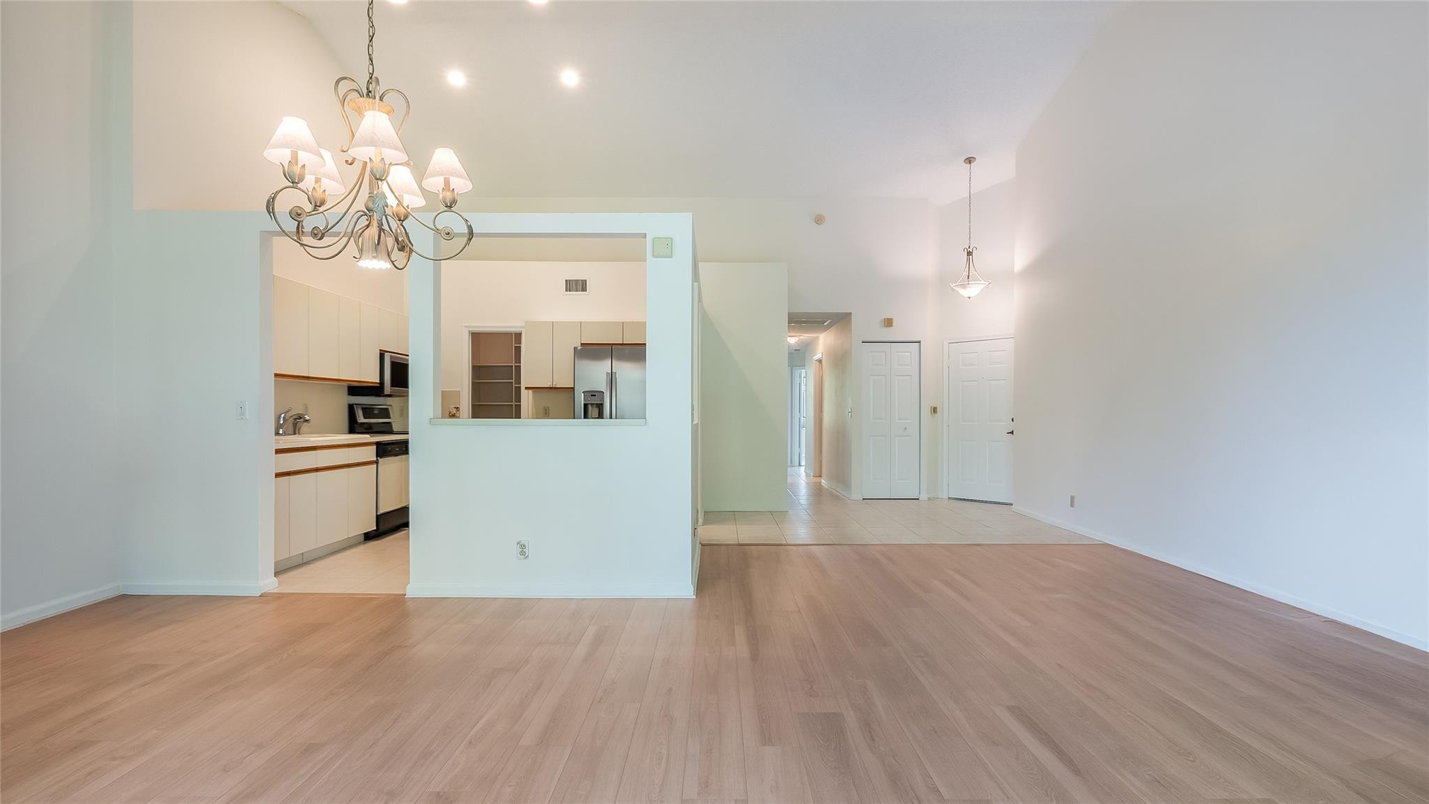 5801 Coach House Cir F