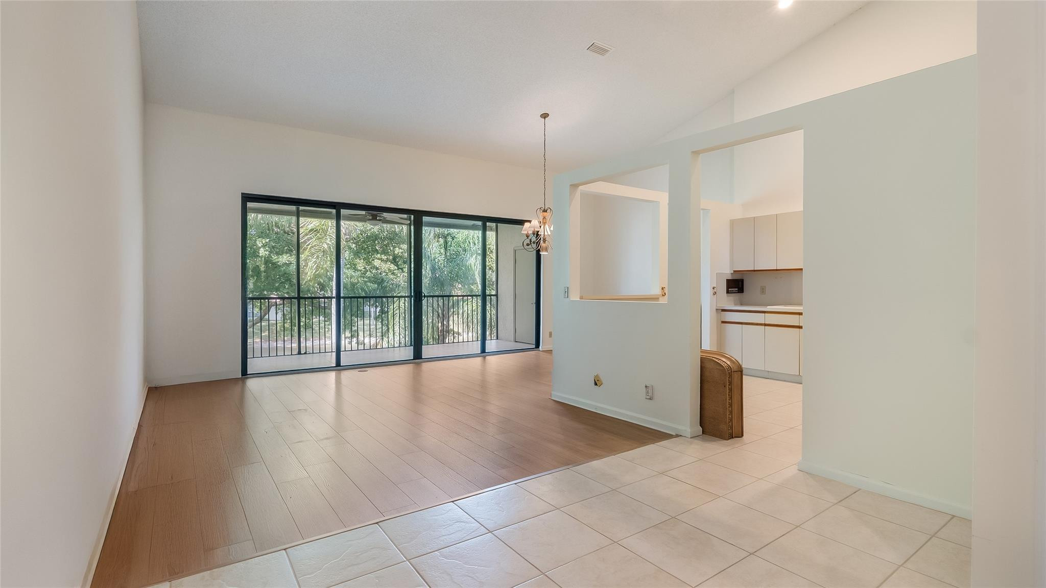 5801 Coach House Cir F