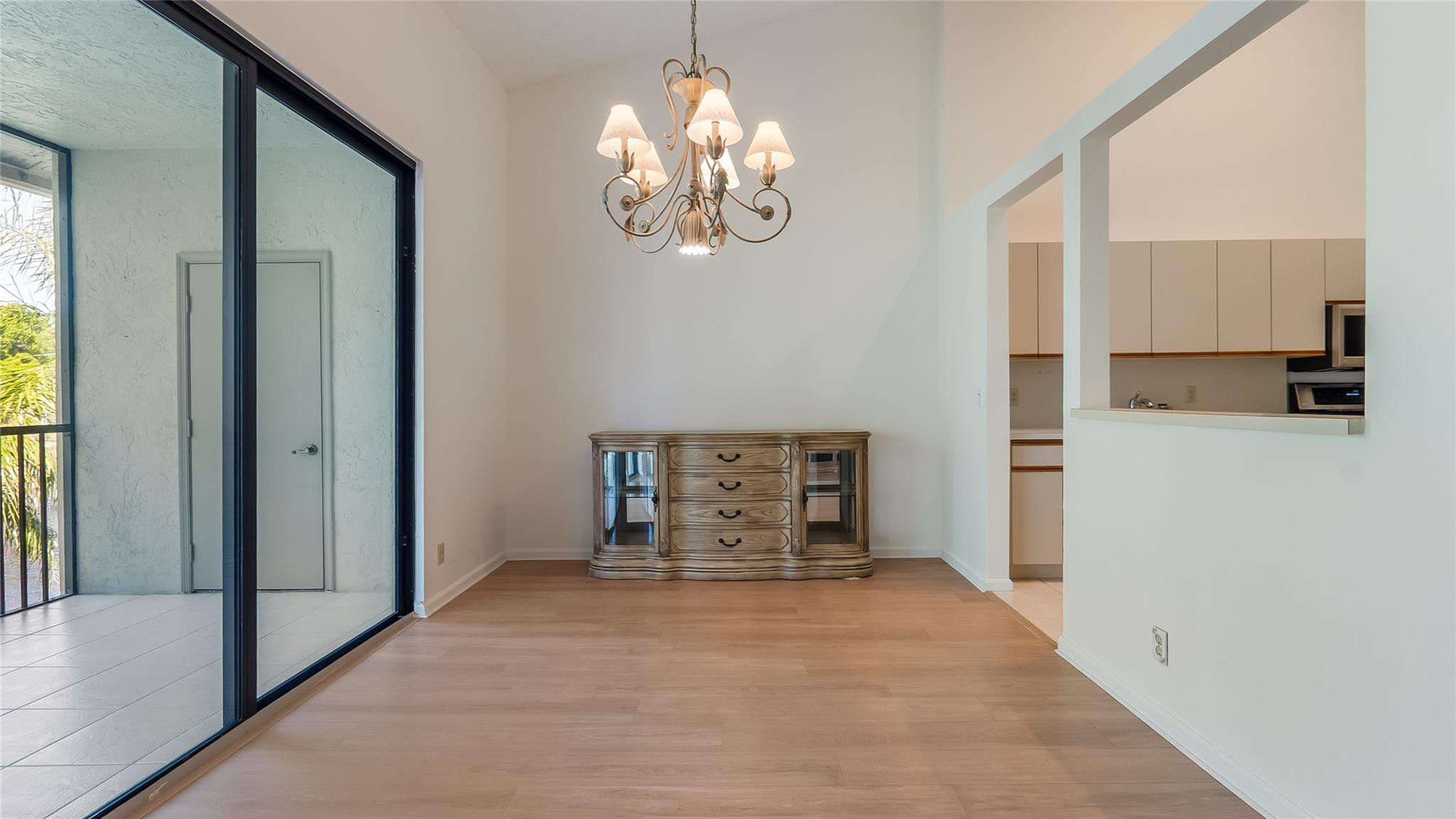 5801 Coach House Cir F