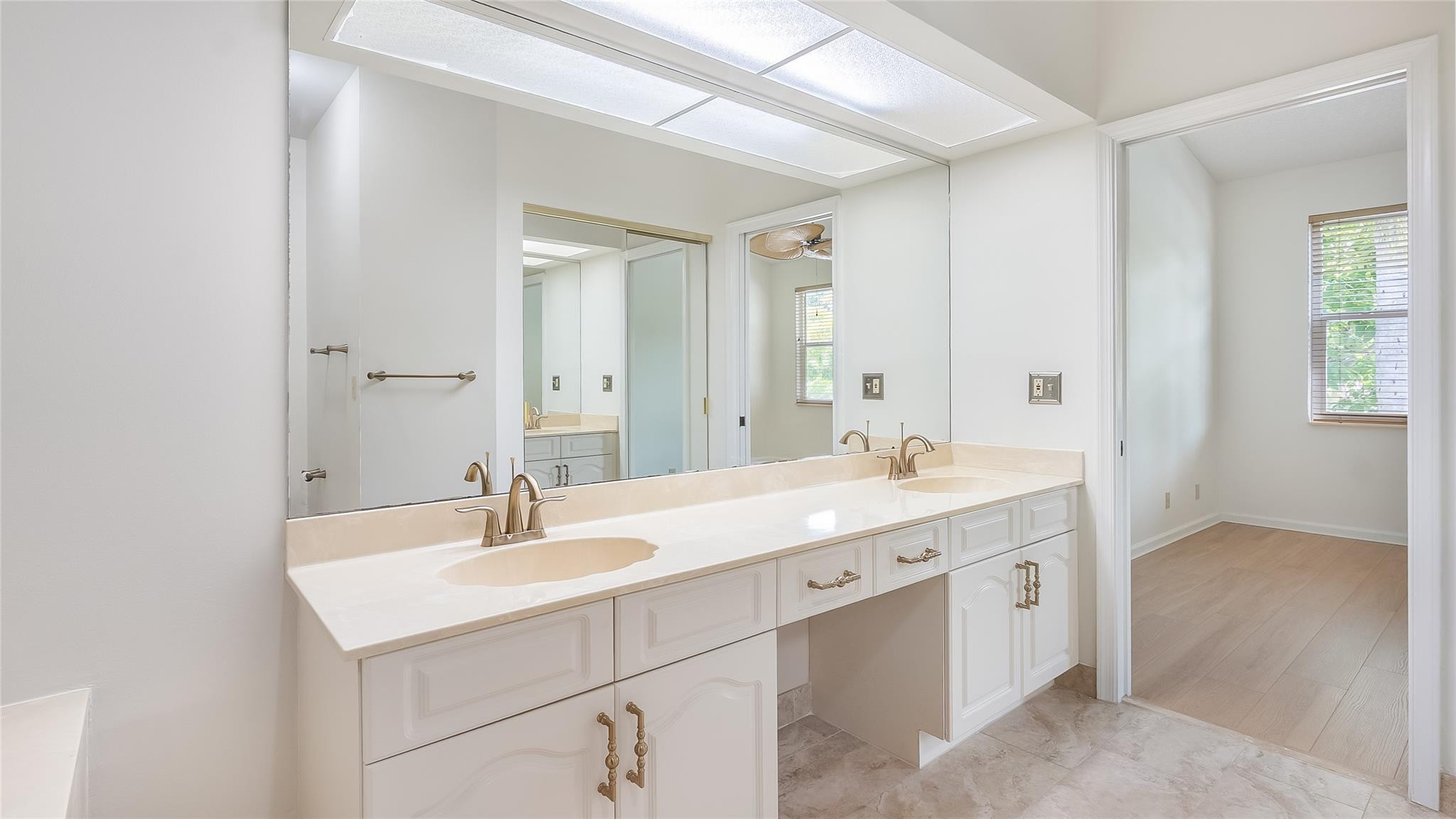 5801 Coach House Cir F