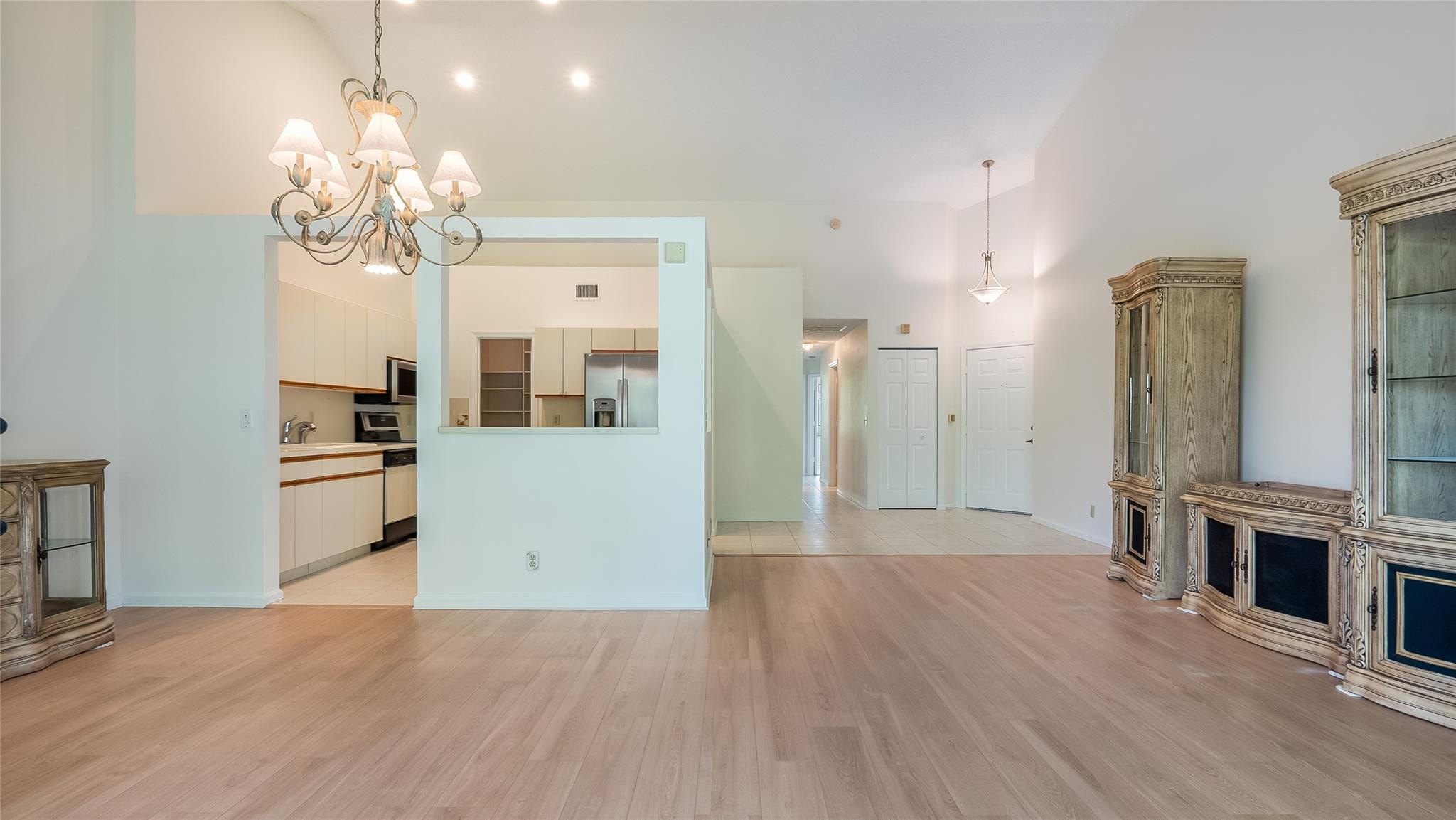 5801 Coach House Cir F