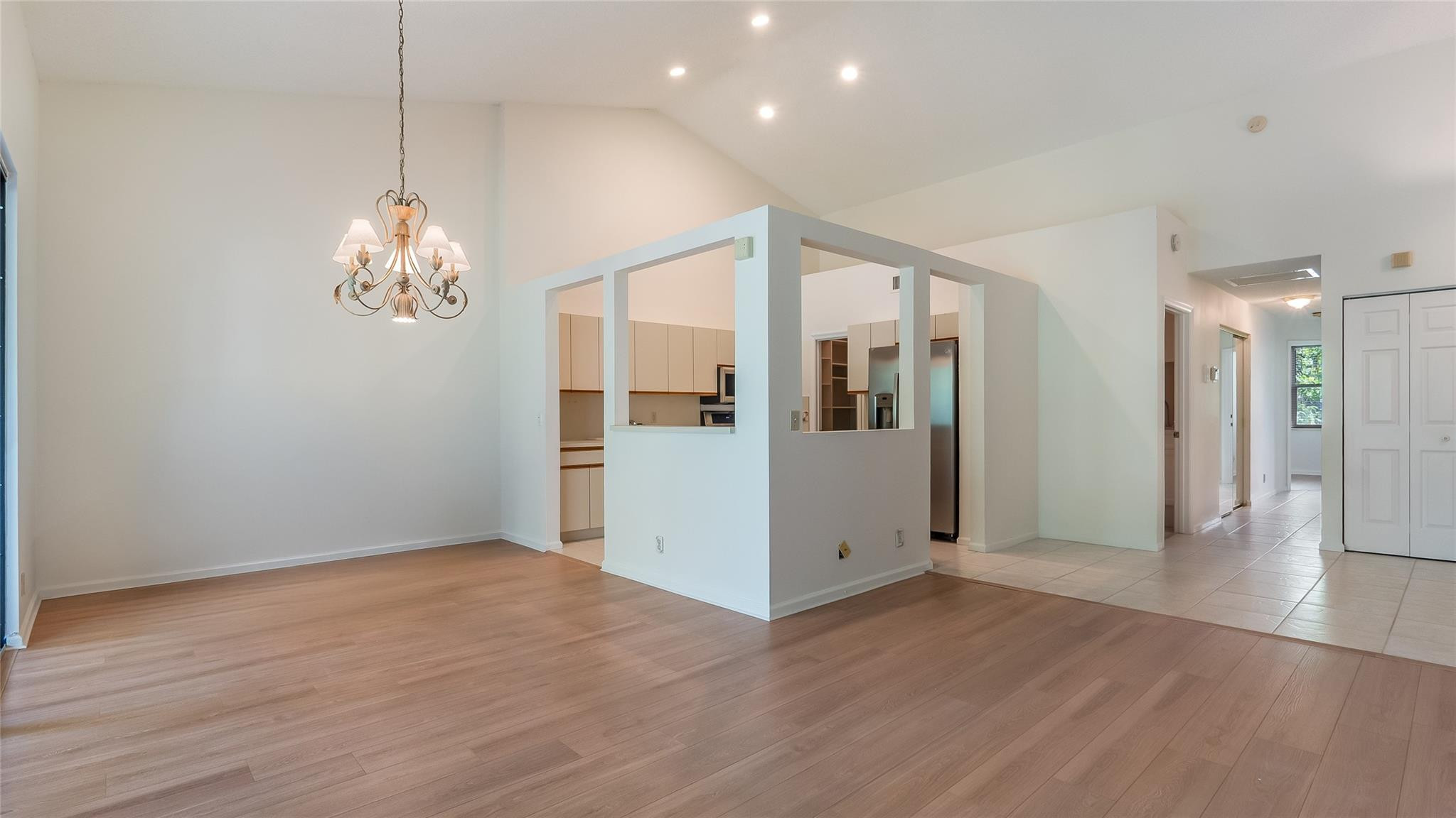 5801 Coach House Cir F