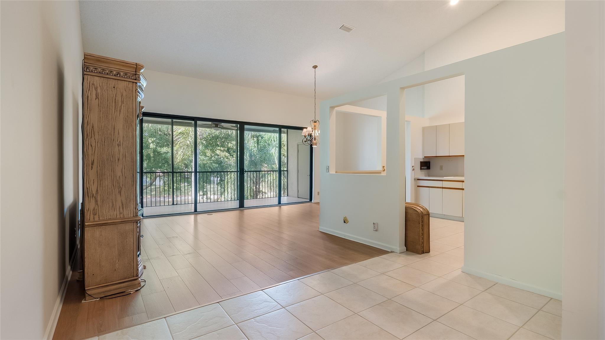 5801 Coach House Cir F