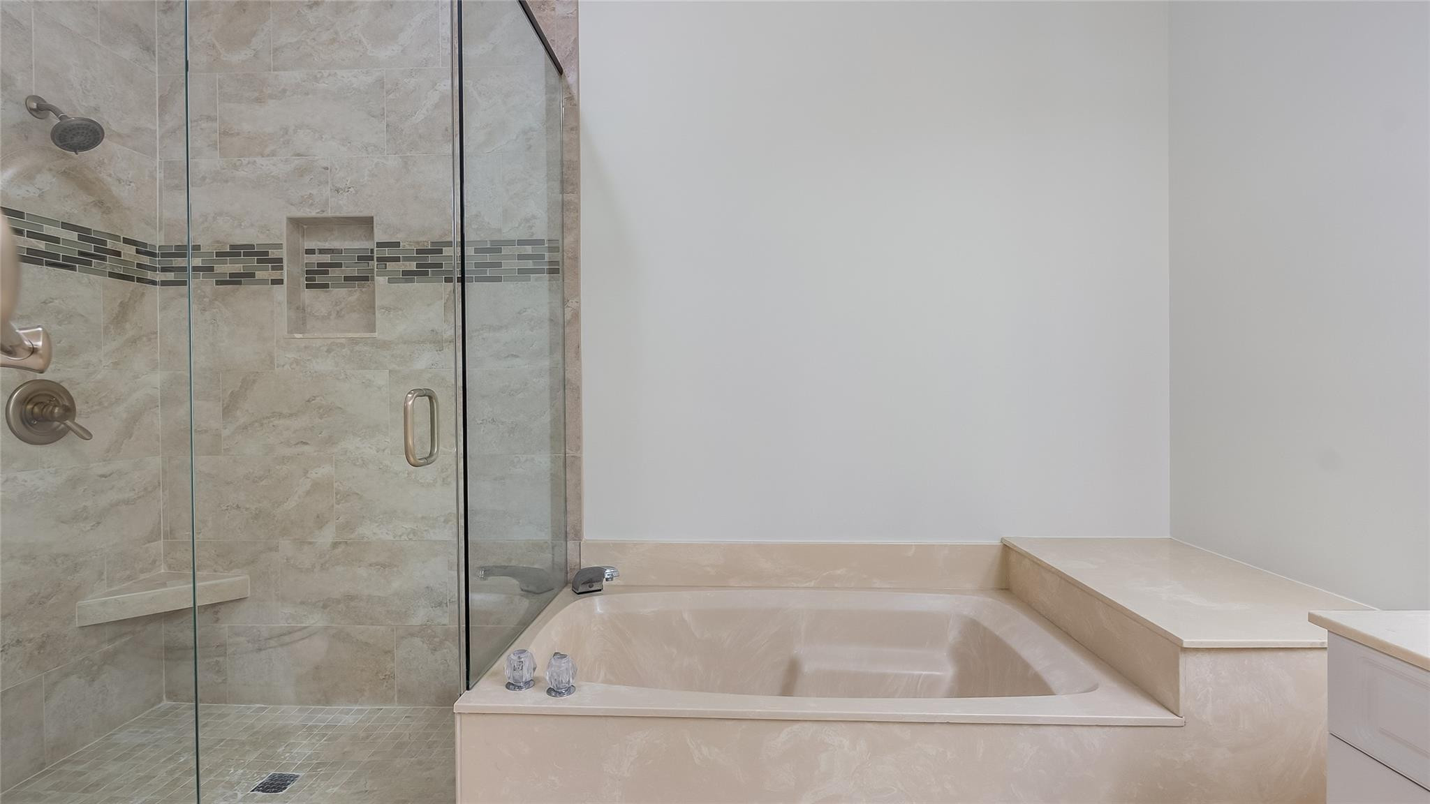 5801 Coach House Cir F