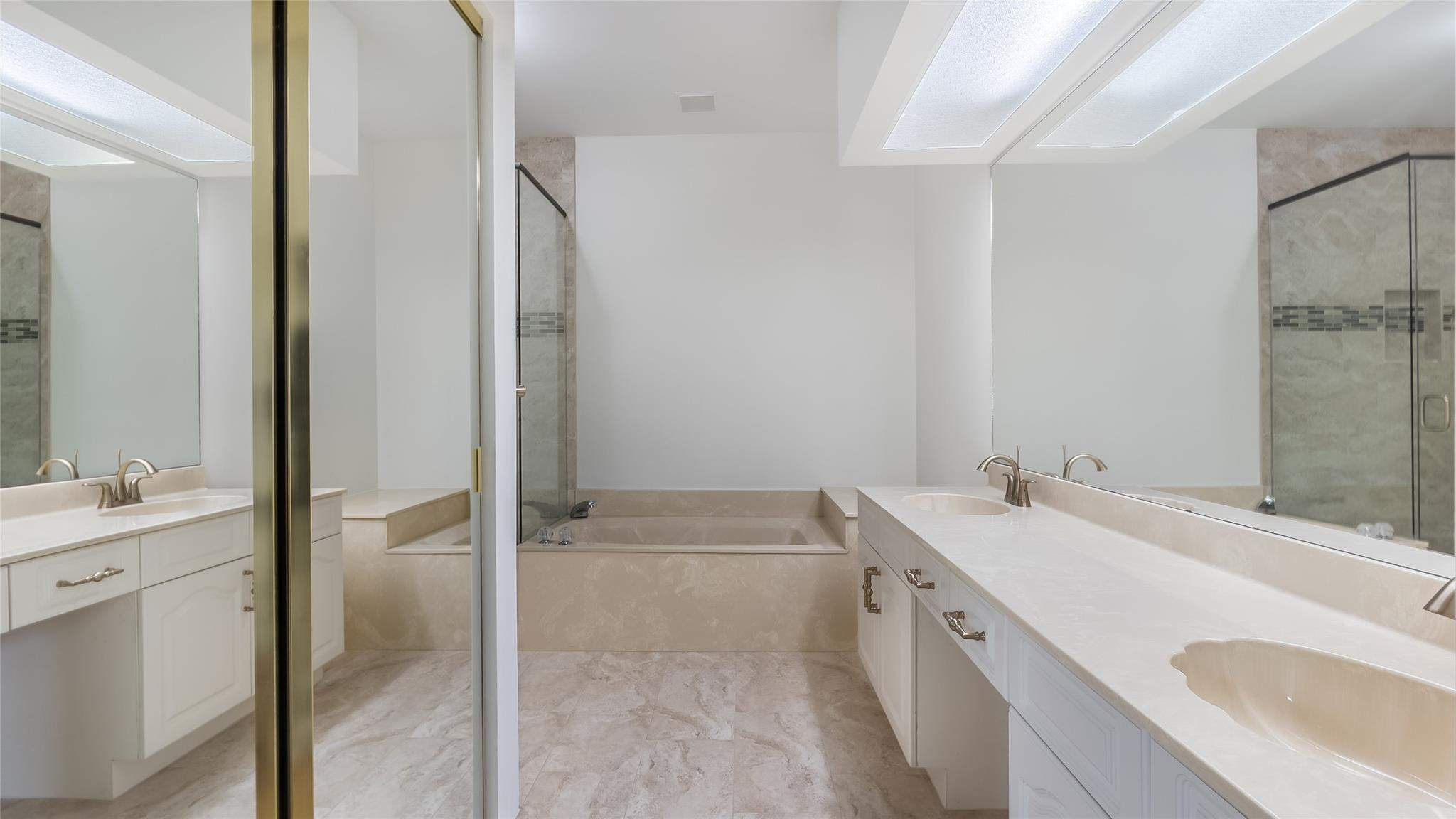 5801 Coach House Cir F