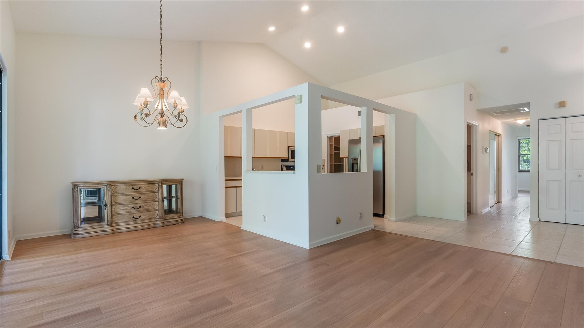 5801 Coach House Cir F