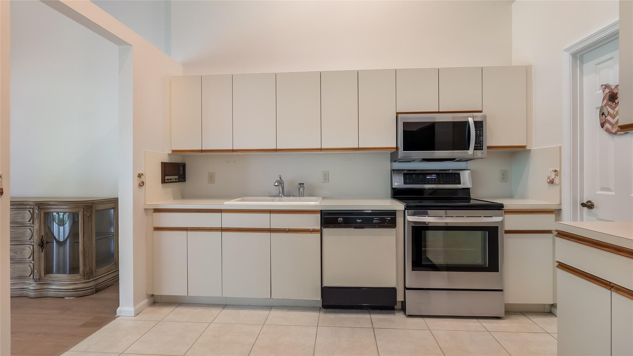 5801 Coach House Cir F