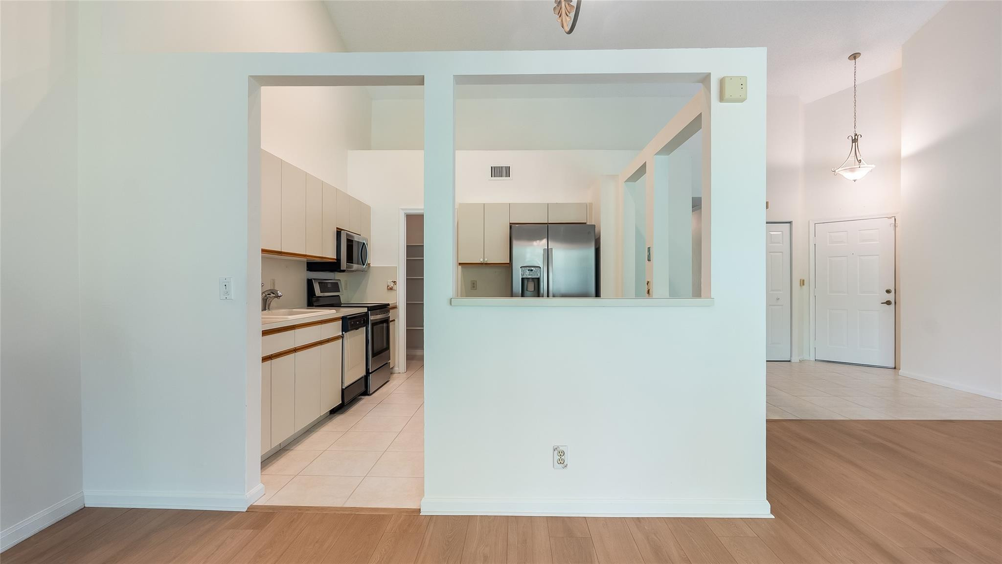 5801 Coach House Cir F