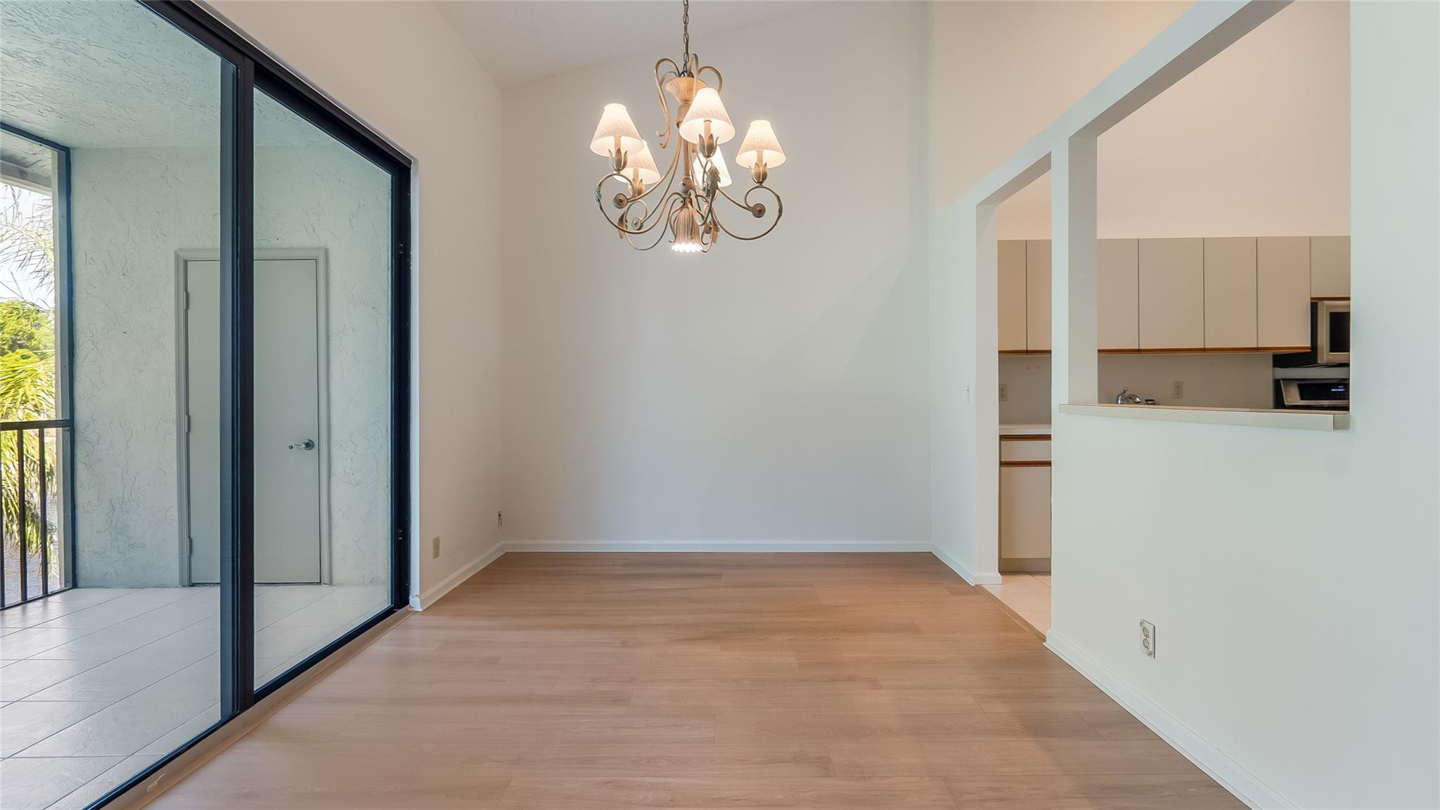 5801 Coach House Cir F