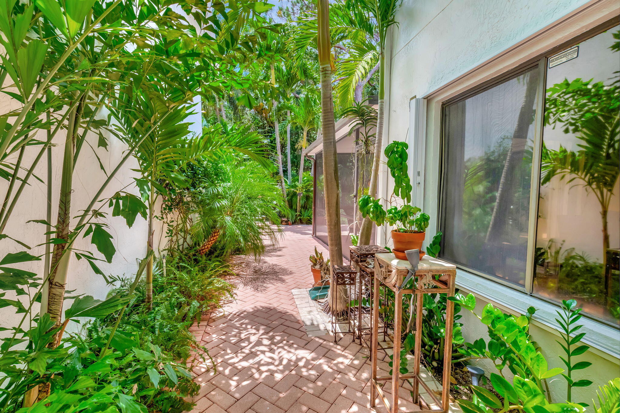 21700 Cromwell Circle