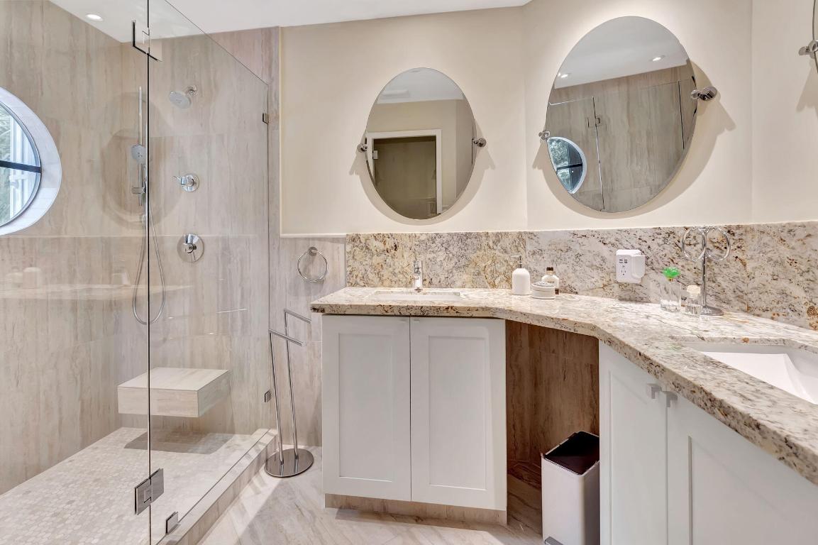 21700 Cromwell Circle