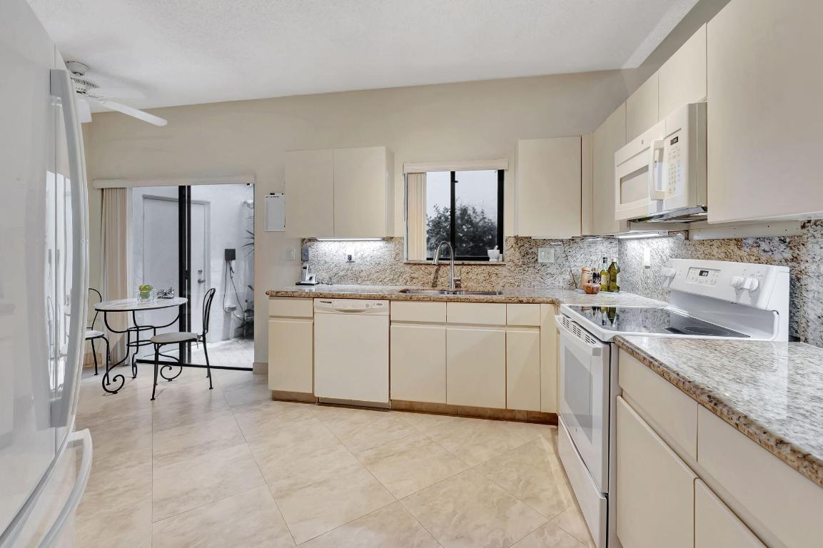 21700 Cromwell Circle