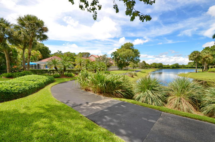 21700 Cromwell Circle